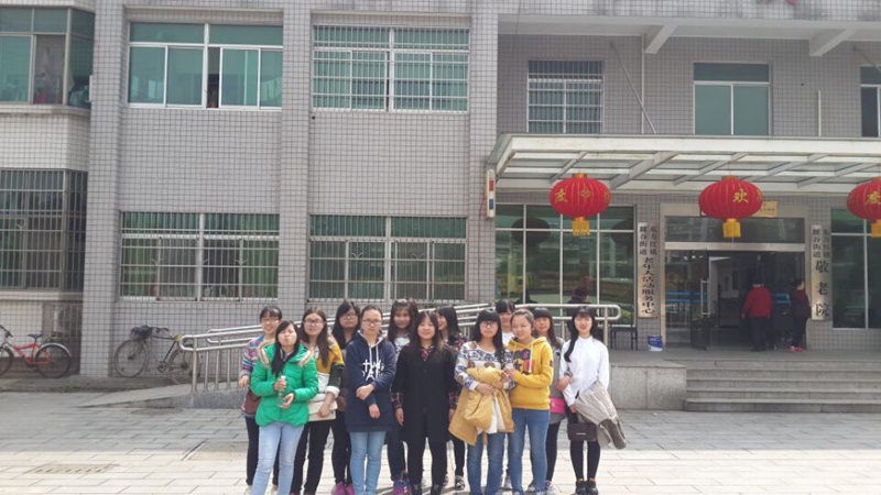 商学院开展关爱敬老院老人活动